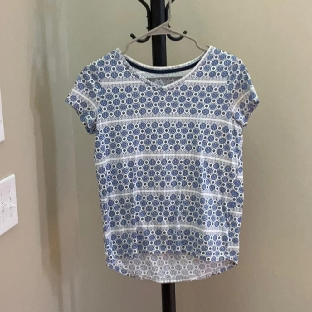 Old Navy t-shirt